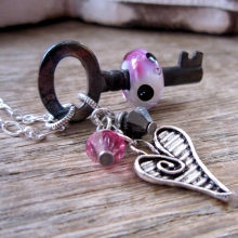 nov27_necklace_skeletonkey_pink_polkadot_heart_1_1.jpg